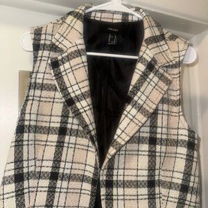 Forever 21 Black and Cream Plaid Women's Vest